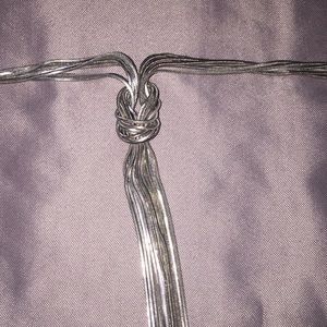 Silver notted necklace